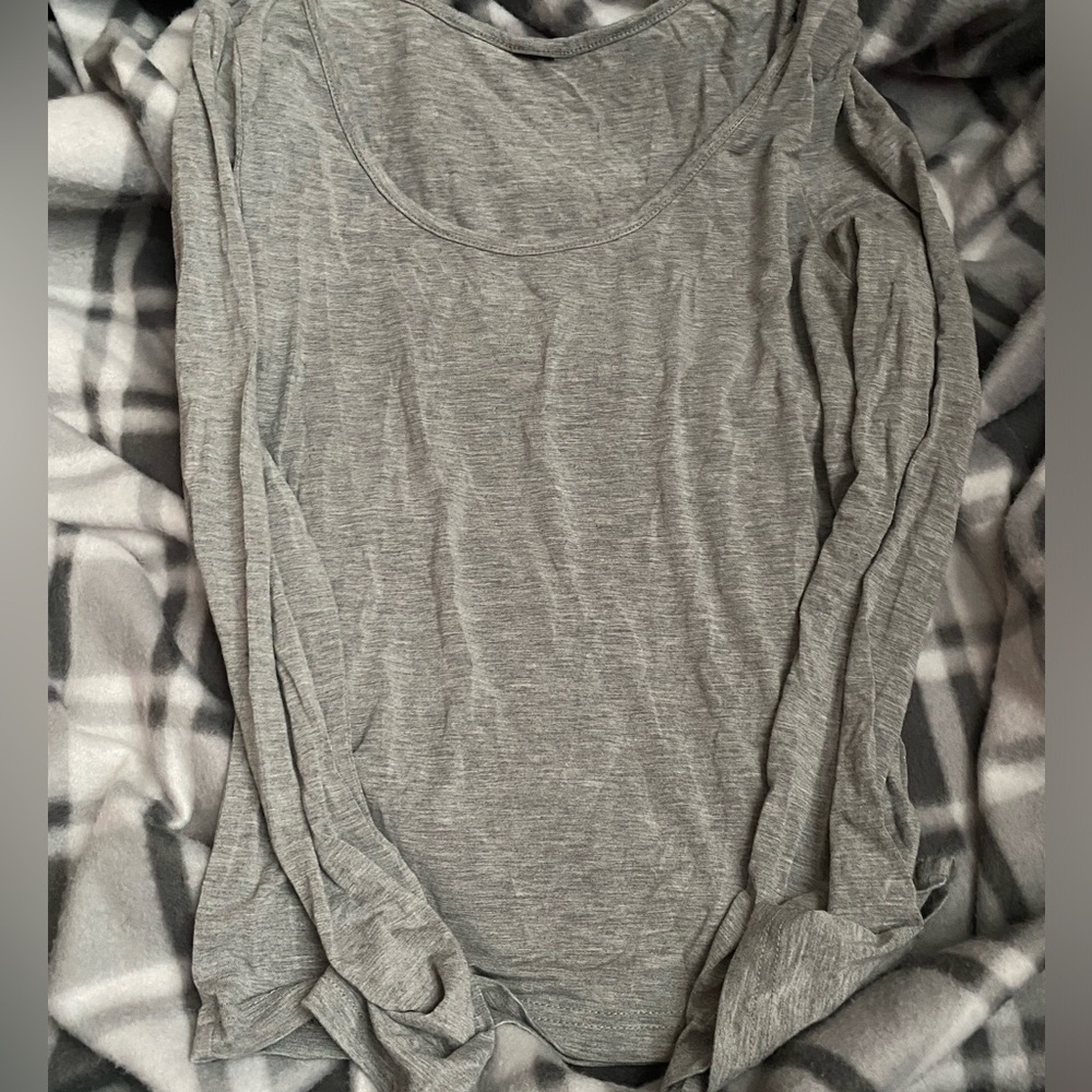 Grey aritzia long sleeve
